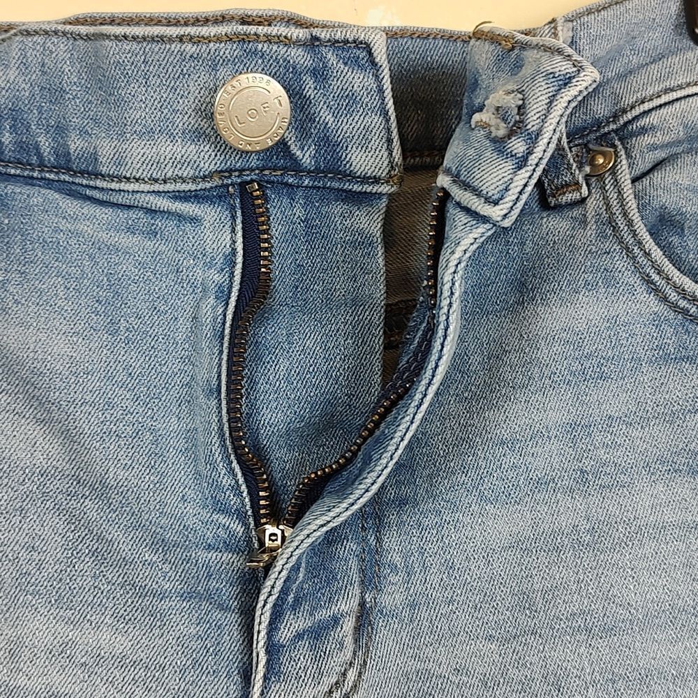 LOFT 4" Denim Short - Picture 3 of 10
